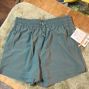 Girls size XL/14 Athleta  brand green play more 3” shorts